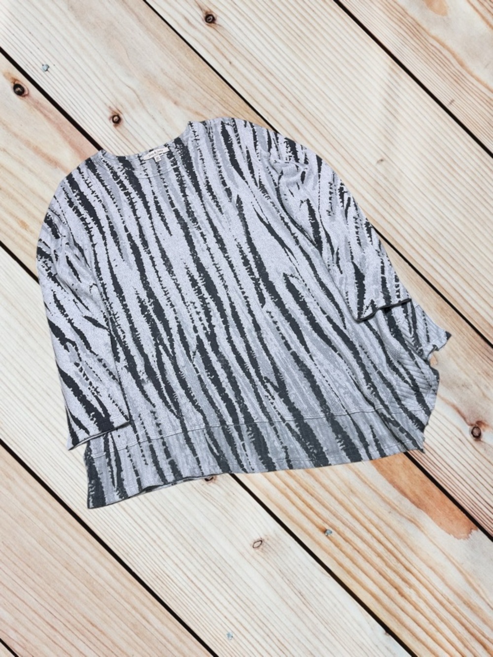Jess & Jane M grey black asymmetrical hem knit tunic